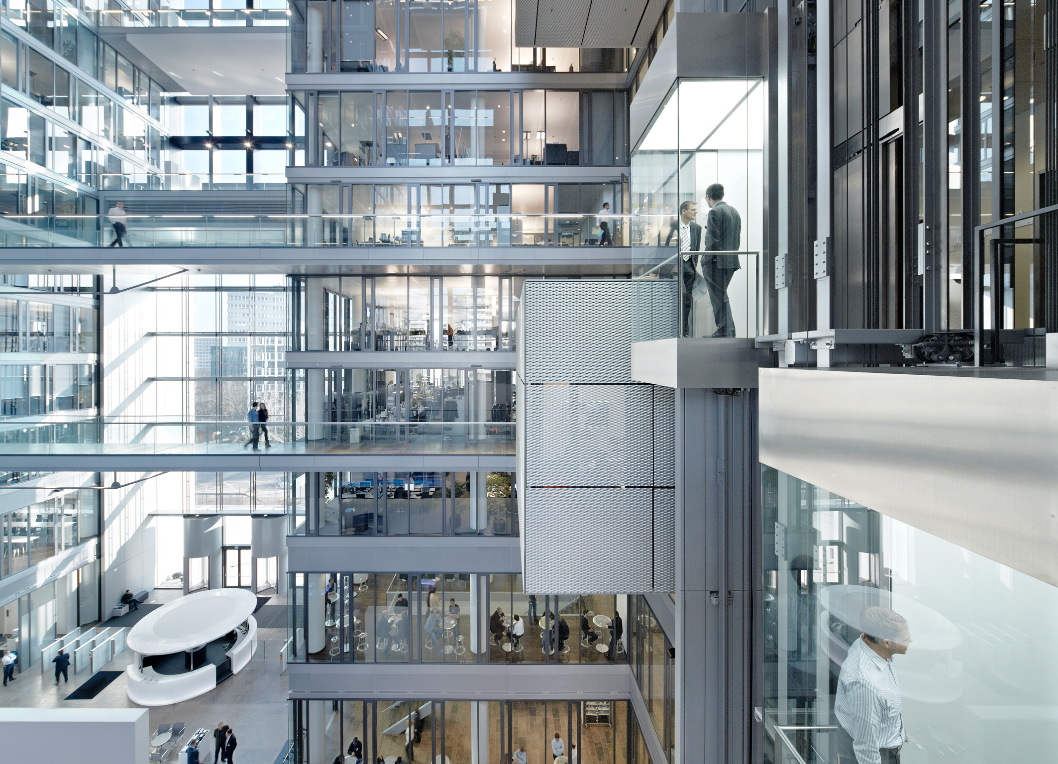 Foto von Innen vom The Cube - „The Cube“, der Konzernzentrale der Gruppe Deutsche Börse in Eschborn